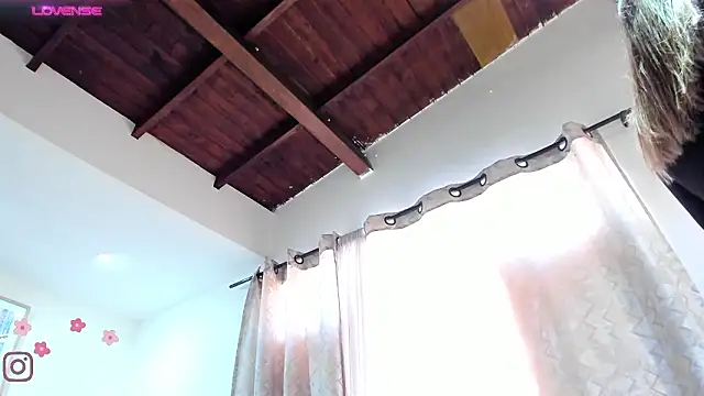 Snapshot of _AlejaCruz_ chatting on February 26, 2026, 6:18 pm AlejaCruz online show from February 26, 2026, 6:18 pm