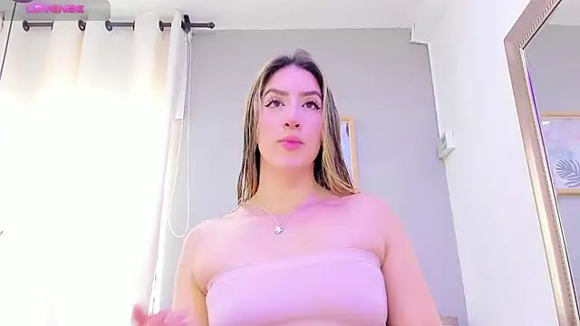 Snapshot of _AlejaCruz_ chatting on February 27, 2026, 5:57 pm AlejaCruz online show from February 27, 2026, 5:57 pm