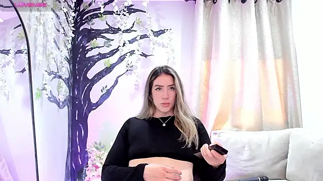 Snapshot of _AlejaCruz_ chatting on February 28, 2026, 7:37 pm AlejaCruz online show from February 28, 2026, 7:37 pm