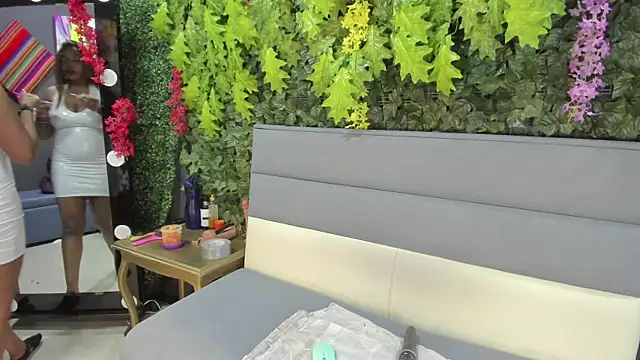 Charlotte  Brown  online show from January 4, 2025, 11:43 am