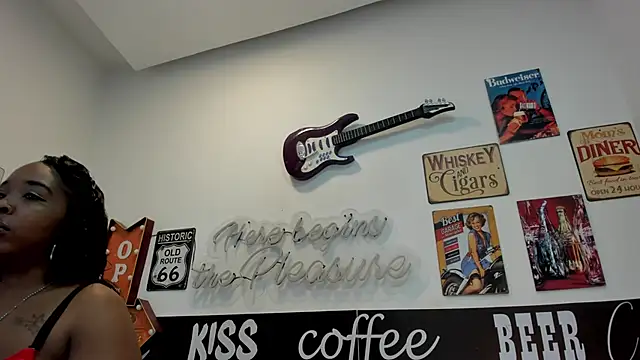 Charlotte  Brown  online show from January 30, 2025, 10:40 am