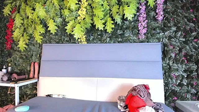 Charlotte  Brown  online show from February 8, 2025, 10:50 am