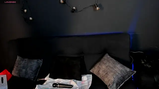 Charlotte  Brown  online show from February 13, 2025, 1:05 pm