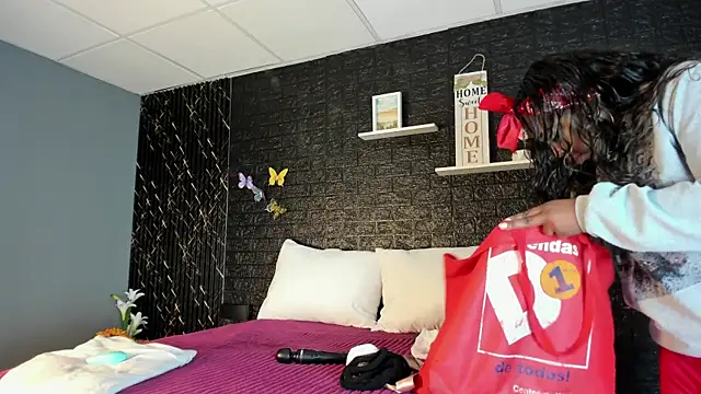 Charlotte  Brown  online show from February 25, 2025, 1:28 pm