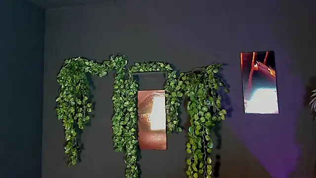 Charlotte  Brown  online show from March 4, 2025, 1:06 pm