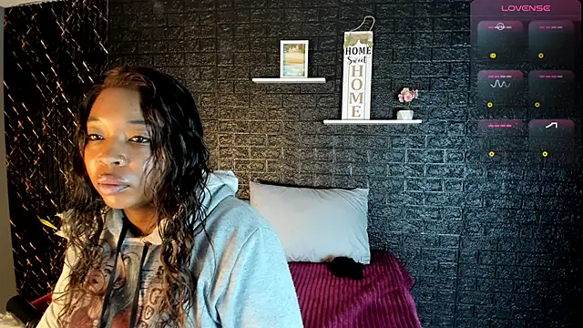 Charlotte  Brown  online show from March 20, 2025, 12:53 pm