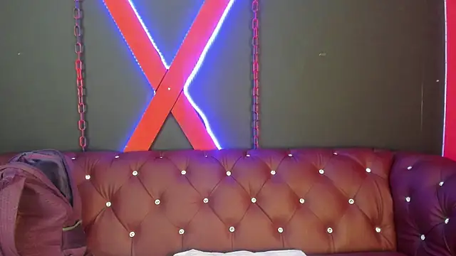 Charlotte  Brown  online show from November 6, 2025, 1:23 pm