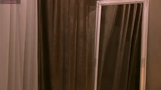 GinaMence online show from February 26, 2025, 6:32 pm