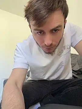 Julian128 online show from April 18, 2026, 8:51 am