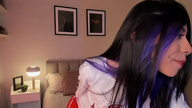 Violetta Nur online show from April 8, 2026, 8:42 pm