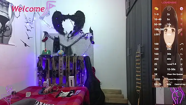  Hanna white  online show from November 8, 2025, 3:29 am