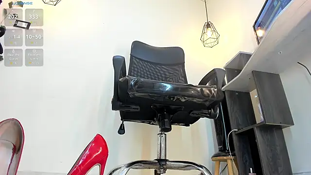 victoria Christie online show from October 5, 2025, 10:24 am