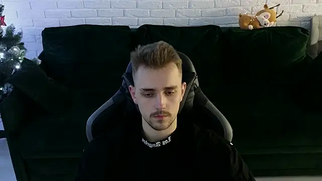 Larstar01 online show from December 22, 2024, 1:55 am