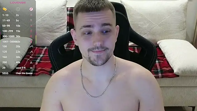 Larstar01 online show from February 5, 2026, 11:31 pm