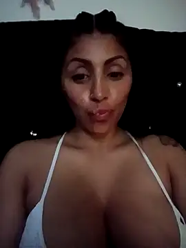 Snapshot of tiffani__love chatting on September 15, 2025, 2:22 am tiffani love online show from September 15, 2025, 2:22 am