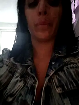 Snapshot of tiffani__love chatting on November 28, 2025, 9:06 pm tiffani love online show from November 28, 2025, 9:06 pm