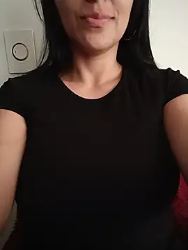 tiffani  love online show from June 7, 2026, 5:49 pm