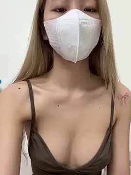 Lucy-Gold online show from April 12, 2026, 10:20 am