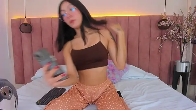 MarianaBranzz online show from January 9, 2025, 1:35 pm