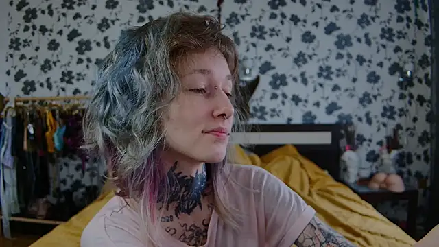 Snapshot of Littlespacemouse chatting on October 10, 2025, 6:12 am Littlespacemouse online show from October 10, 2025, 6:12 am