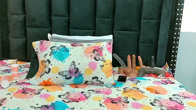 kinkyhousewifee online show from February 8, 2026, 12:19 pm