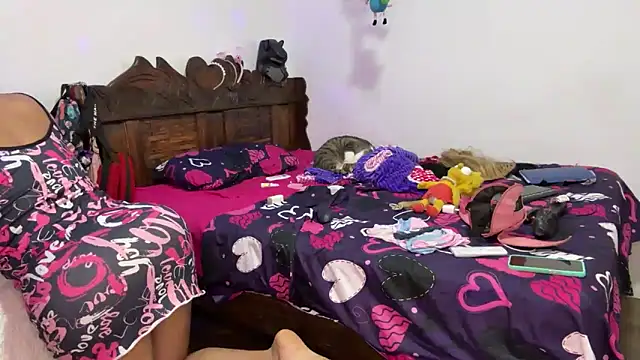 Candy-love87 online show from April 10, 2026, 2:33 pm