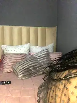 Snapshot of Nicole_Liam_ chatting on October 4, 2025, 9:35 pm Nicole Liam online show from October 4, 2025, 9:35 pm