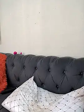 Nicole Liam  online show from December 15, 2025, 4:39 am