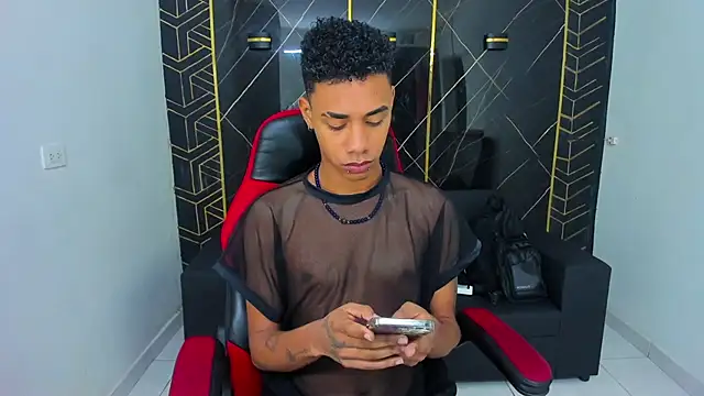 Snapshot of Hottwinkguys chatting on February 2, 2025, 11:00 pm Hottwinkguys online show from February 2, 2025, 11:00 pm