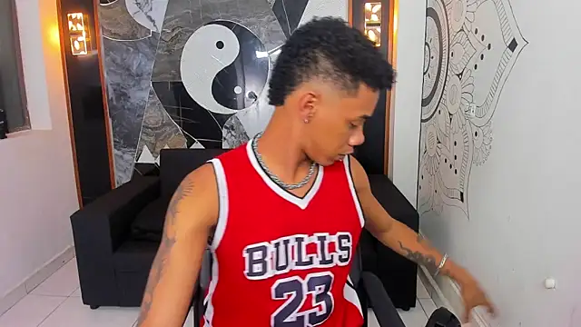 Snapshot of Hottwinkguys chatting on February 5, 2025, 11:28 pm Hottwinkguys online show from February 5, 2025, 11:28 pm