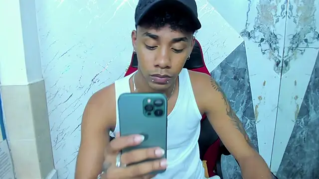 Snapshot of Hottwinkguys chatting on November 13, 2025, 10:41 pm Hottwinkguys online show from November 13, 2025, 10:41 pm