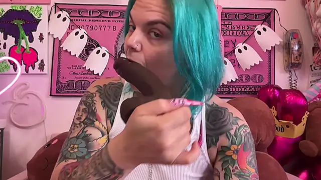 CherryBombBomb online show from October 7, 2025, 6:16 pm