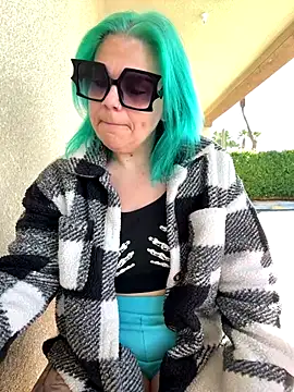 CherryBombBomb online show from October 15, 2025, 4:40 pm