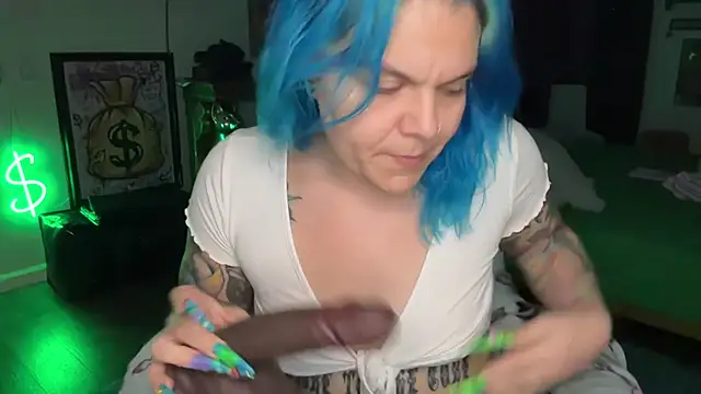 Snapshot of CherryBombBomb chatting on February 6, 2026, 6:40 am CherryBombBomb online show from February 6, 2026, 6:40 am