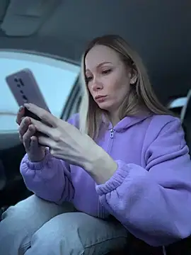 LavenderHot online show from December 20, 2025, 2:40 am