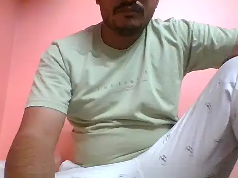 Snapshot of naughtymike0007 chatting on February 4, 2026, 3:18 pm naughtymike0007 online show from February 4, 2026, 3:18 pm