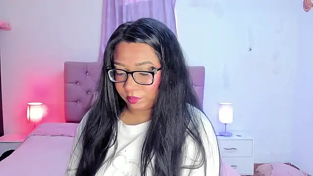 Latinabombsheell online show from October 8, 2025, 7:33 pm