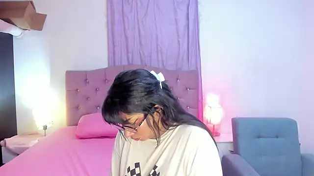 Latinabombsheell online show from April 9, 2026, 6:41 am