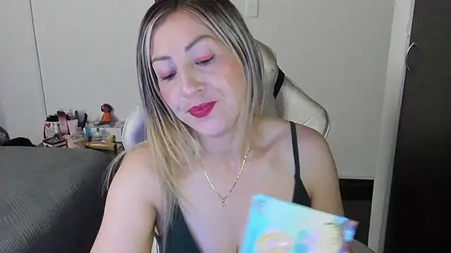 Andreina Suann online show from November 6, 2025, 11:00 am