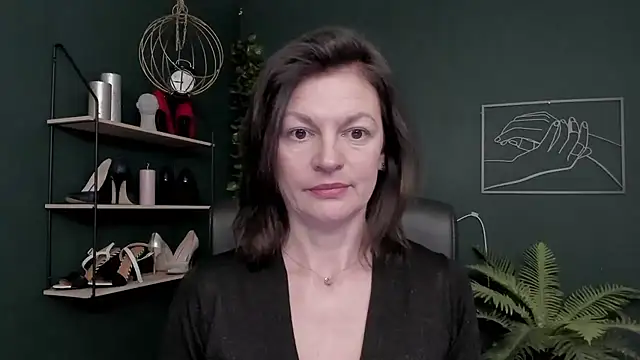 VivianWILD online show from December 16, 2025, 6:51 am