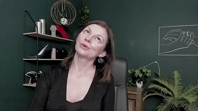 VivianWILD online show from February 9, 2026, 7:01 am