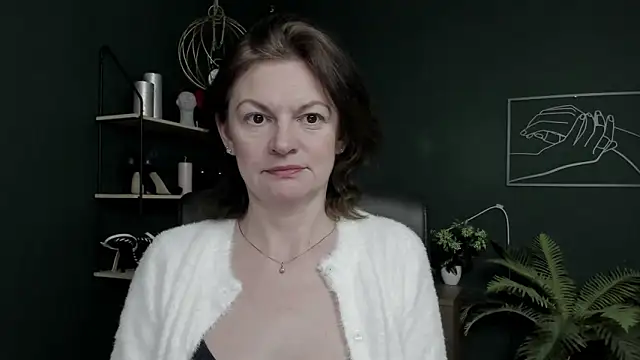 VivianWILD online show from May 12, 2026, 5:48 am