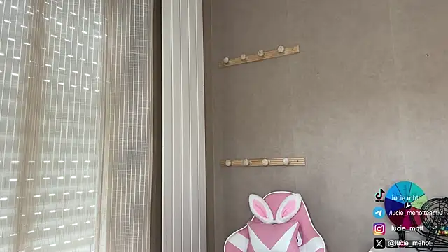 lucie mehott online show from September 28, 2025, 7:47 am