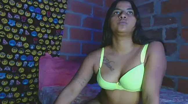 Snapshot of Giselabrunette25 chatting on December 22, 2024, 3:44 pm Giselabrunette25 online show from December 22, 2024, 3:44 pm