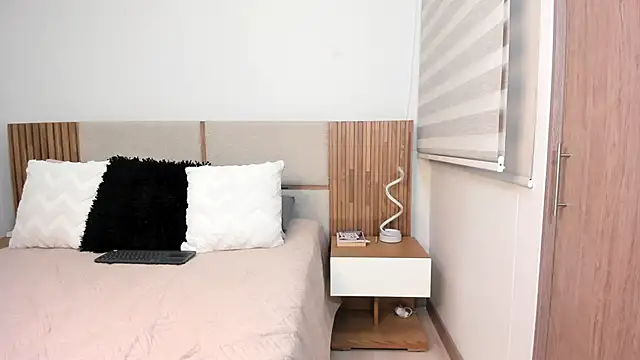 MalejaDiaz  online show from April 15, 2026, 7:58 pm