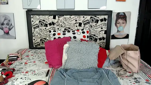 Rihana14 online show from April 13, 2026, 9:31 pm