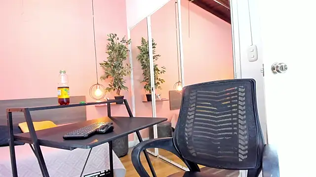 Alana Suares1 online show from November 7, 2025, 8:53 pm