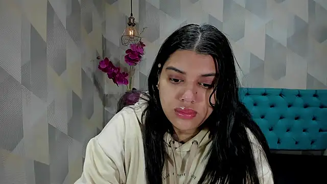 LindaBreeS online show from October 28, 2025, 12:09 pm