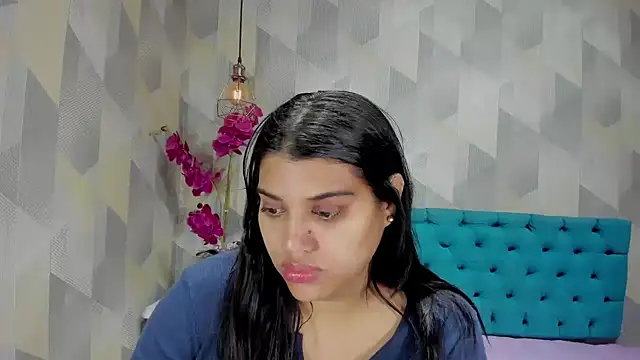 LindaBreeS online show from October 31, 2025, 1:45 pm