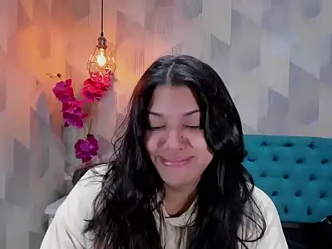 LindaBreeS online show from November 22, 2025, 1:32 pm